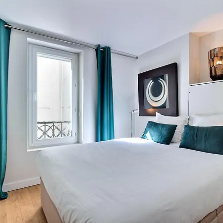 Parisian L Montorgueil Apartment *