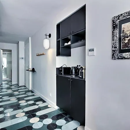 Parisian L Montorgueil Apartment *